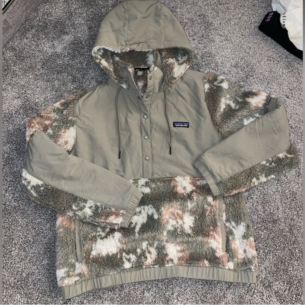 Patagonia Women's Shelled Retro-X Fleece
Pullover Jacket